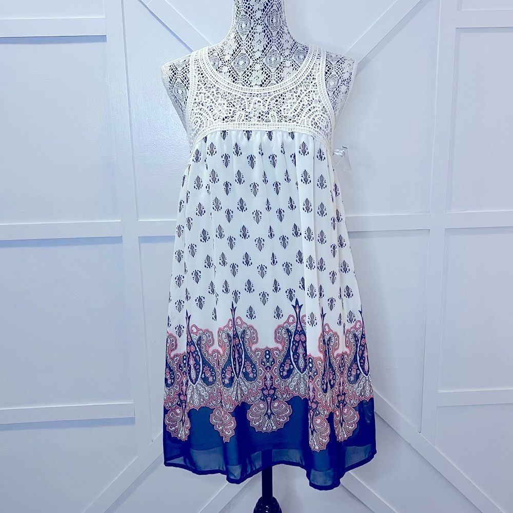 Blu Pepper Sleeveless Paisley Lined Lace Chest / Back size medium